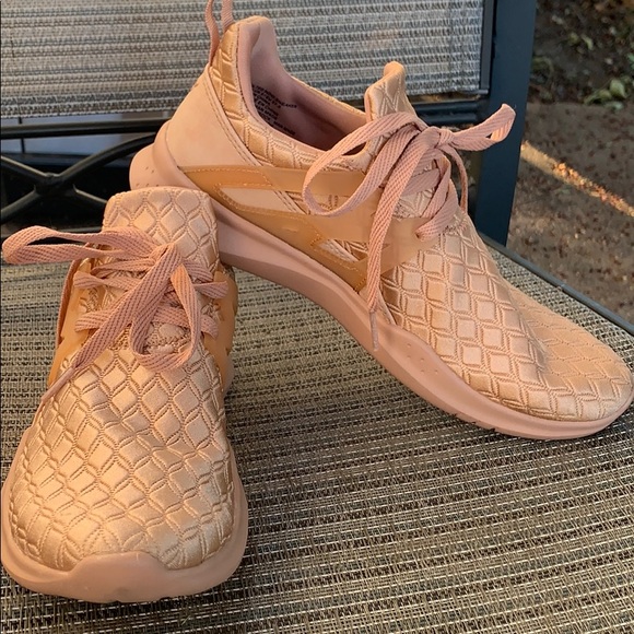 SOLD Fabletics Tennis Shoes - Picture 7 of 12